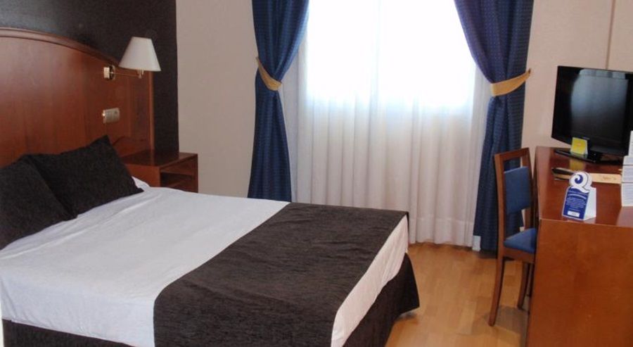 Hotel Ponferrada Plaza Exterior foto