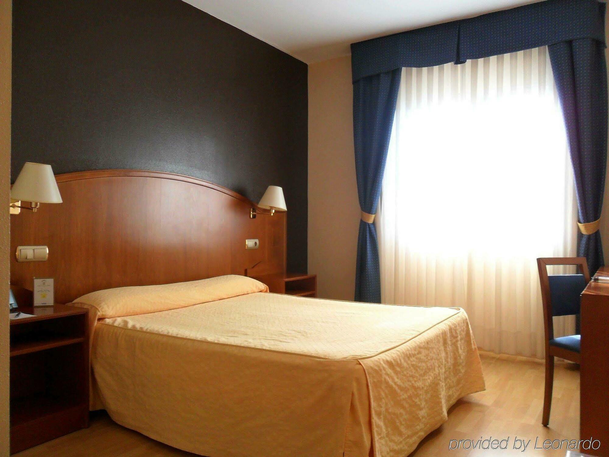 Hotel Ponferrada Plaza Habitación foto